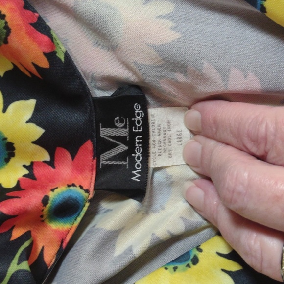 Vintage 70's Black w/Daisies Short Sleeved Button Up Blouse -Modern Edge Sz LG - Picture 11 of 16